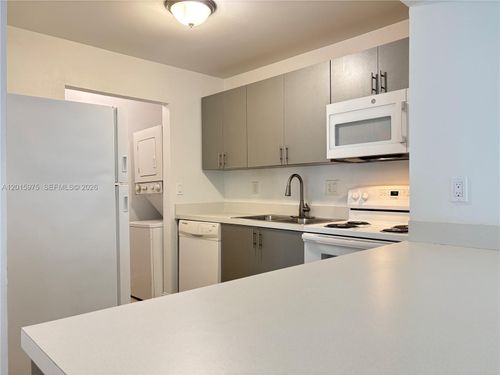 202-9703 Hammocks Blvd, Miami, FL, 33196-1557 | Card Image