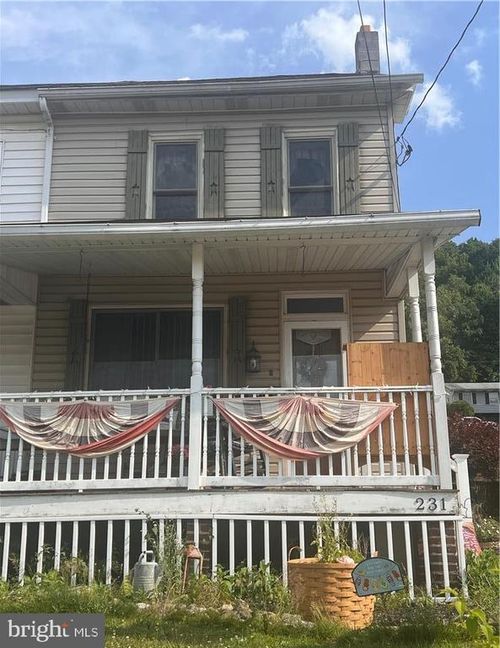 231 W Railroad Street, NESQUEHONING, PA, 18240 | Card Image