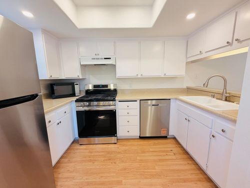 apt-10-521 W Montecito St, Santa Barbara, CA, 93101-4466 | Card Image