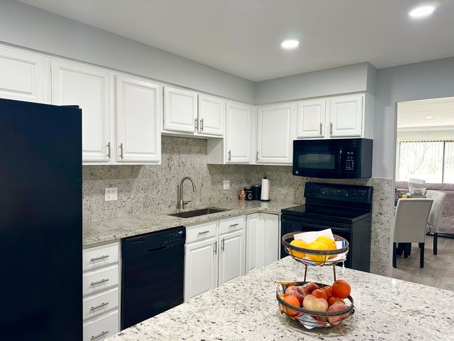632 Tennyson, Condo with 2 bedrooms, 3 bathrooms and null parking in Rochester Hills MI | Image 10