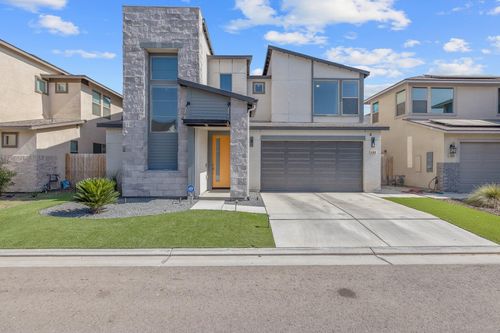 3346 W Good Ave, Visalia, CA, 93277-5041 | Card Image