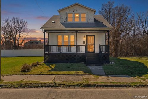 5573 Montclair St, Detroit, MI, 48213-3489 | Card Image