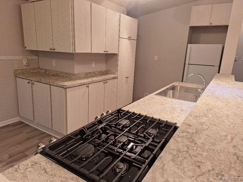 1271 Featherstone Rd, Pontiac, MI, 48342-1939 | Card Image