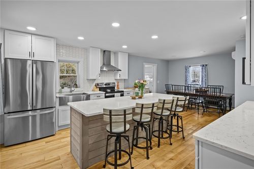 78 Gervais St, Coventry, RI, 02816-8024 | Card Image