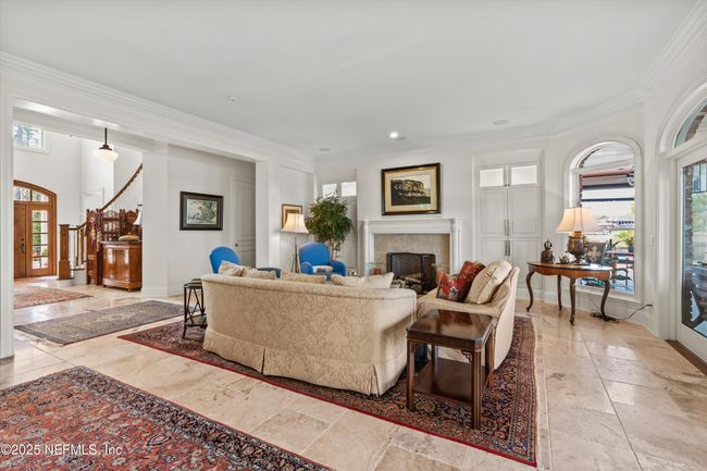 Living Room | Image 16