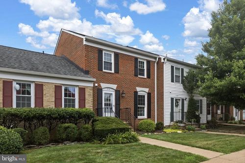 210 Leeds Ct E, WARRENTON, VA, 20186-3622 | Card Image