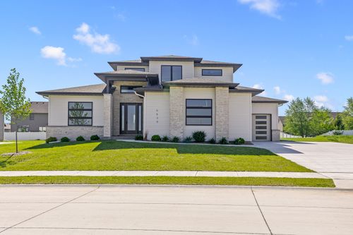 6638 Pelican St, Bettendorf, IA, 52722 | Card Image