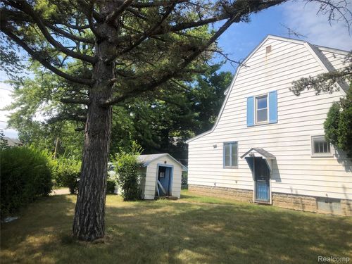 1651 N Chevrolet Ave, Flint, MI, 48504-3164 | Card Image