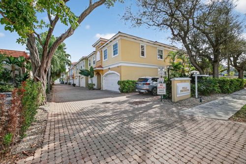 10-3024 Ne 5th Ter, Wilton Manors, FL, 33334-2092 | Card Image