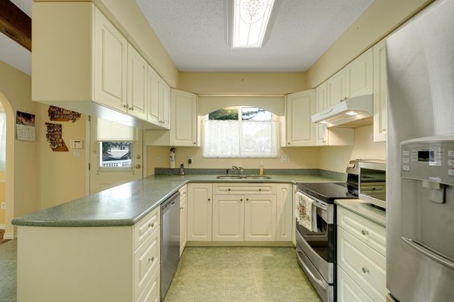 14885 92 Avenue, House other with 4 bedrooms, 2 bathrooms and 3 parking in Surrey BC | Image 10