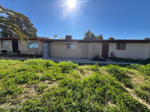 3892 S Evergreen Ave, Tucson, AZ, 85730-3926 | Card Image