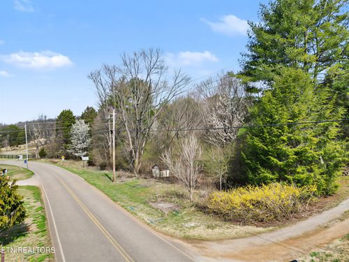 697 Dennis Dr, Kingston, TN, 37763 | Card Image