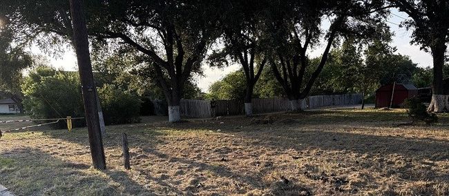 1801 E Highway 285, House other with 3 bedrooms, 1 bathrooms and 4 parking in Falfurrias TX | Image 6