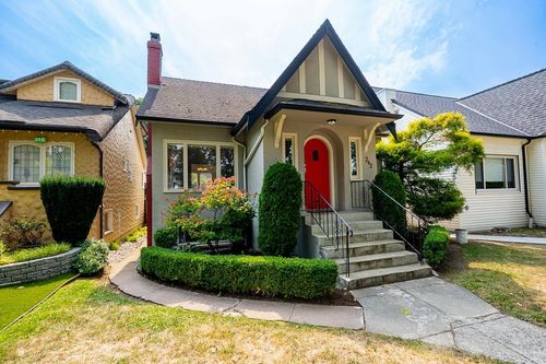 242 W 21st Ave, Vancouver, BC, V5Y2E5 | Card Image