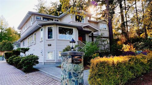 2201 Arbutus Cove Lane, Saanich, BC, V8N6N7 | Card Image