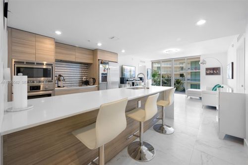 apt-406-6610 Indian Creek Dr, Miami Beach, FL, 33141-5828 | Card Image