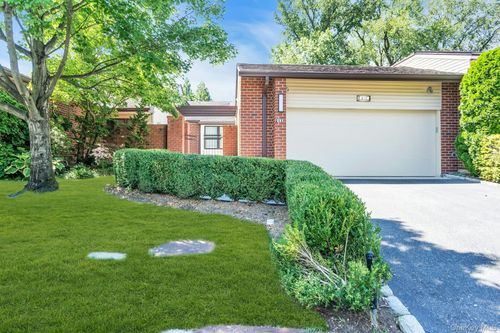 211 Hornbill Dr, Manhasset, NY, 11030-4014 | Card Image