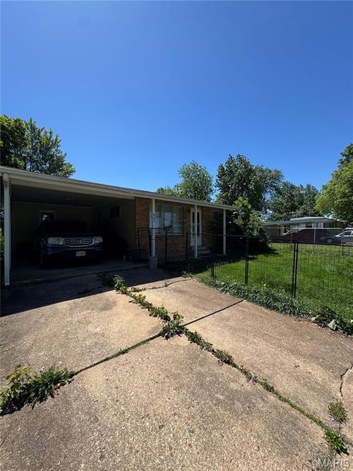 943 Judy Dr, Farmington, MO, 63640-9208 | Card Image