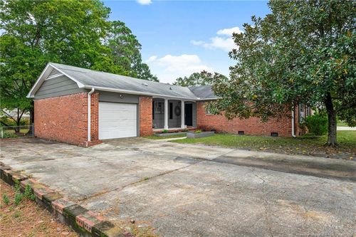 537 Glen Canyon Dr, Fayetteville, NC, 28303-3218 | Card Image