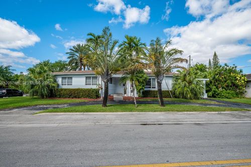 9520 E Broadview Dr, Bay Harbor Islands, FL, 33154-1918 | Card Image