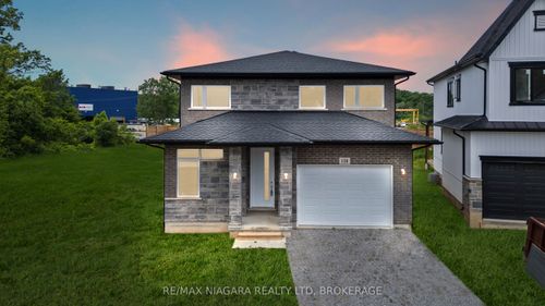136 Hodgkins Ave, Thorold, ON, L2V | Card Image