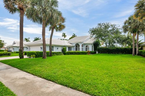 2402 Saratoga Bay Dr, West Palm Beach, FL, 33409-7228 | Card Image