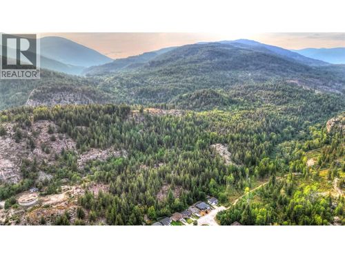 3400 14th Ave, Castlegar, BC, V1N4J2 | Card Image