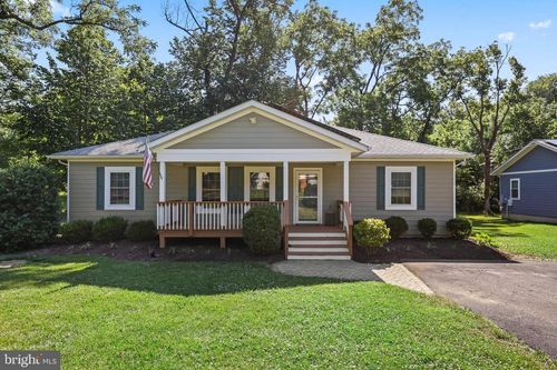 13 S Hughes St, HAMILTON, VA, 20158-9536 | Card Image
