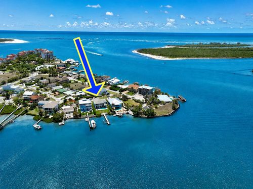 62 Dolphin Cir, NAPLES, FL, 34113-4016 | Card Image
