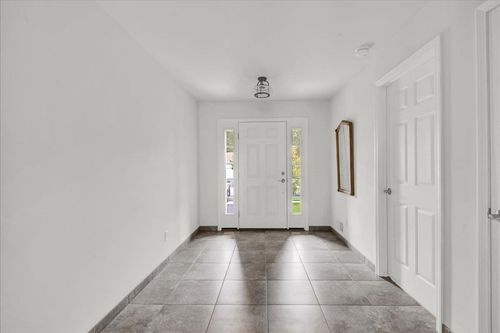 410 Annas Ct, Colchester, VT, 05446-4151 | Card Image