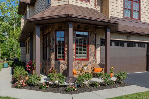 89 Jims Trail, Islip, NY, 11705 | Card Image