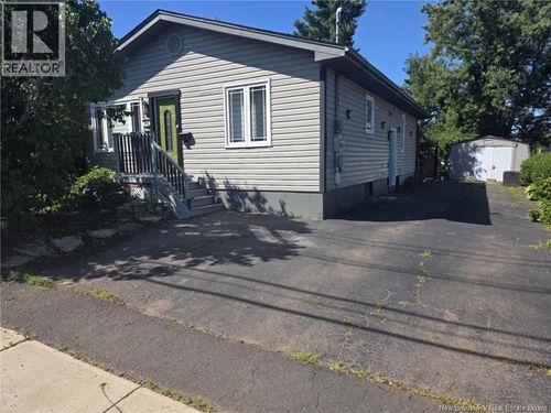98 Cedar St, Moncton, NB, E1C7L4 | Card Image