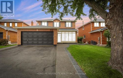 303 Hickory Cir, Oakville, ON, L6H4V3 | Card Image