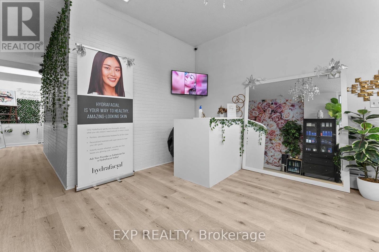 Commercial Lease in Mississauga (Port Credit) 5