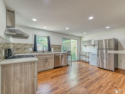 196 Elm St, Petersburg, MI, 49270-8505 | Card Image