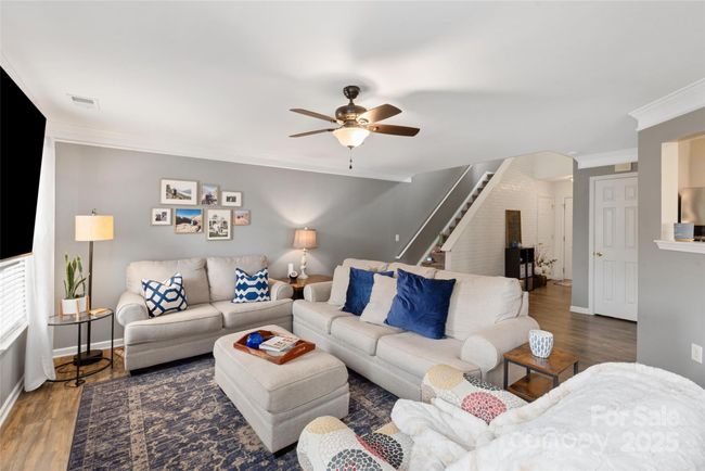 Neutral paint throughout | Image 5