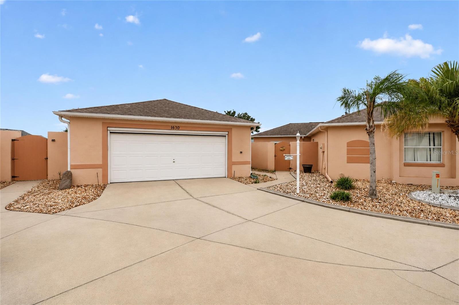 Residential Lease in LADY LAKE 3