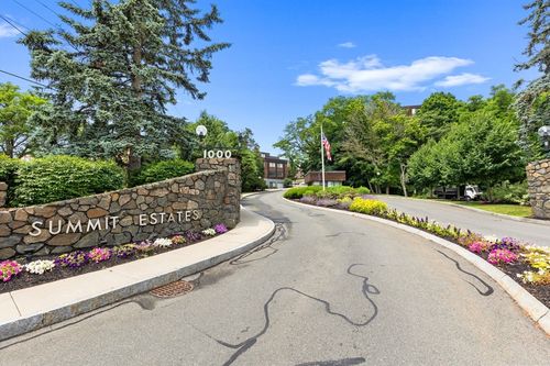 1c-1002 Paradise Rd, Swampscott, MA, 01907-1307 | Card Image