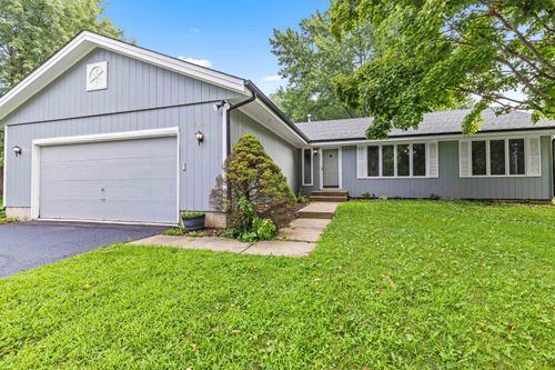 6855 Nestlewood Dr, Roscoe, IL, 61073-8001 | Card Image