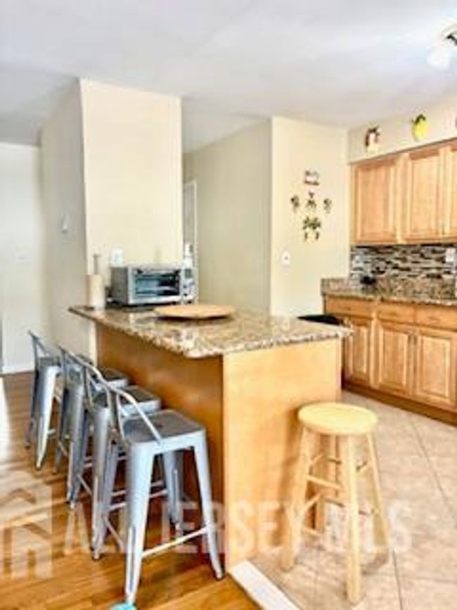 318 High St, Townhouse with 3 bedrooms, 2 bathrooms and null parking in Perth Amboy NJ | Image 11