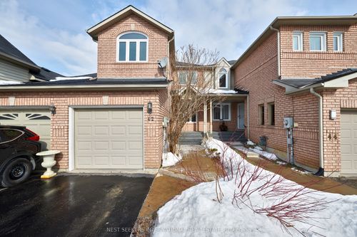 42 Montserrand St, Barrie, ON, L4N8M7 | Card Image