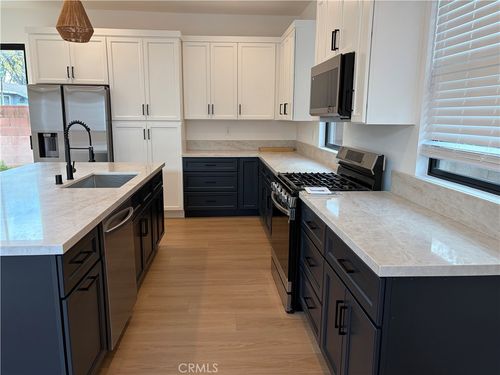 19214 Calvert Street, Tarzana, CA, 91335 | Card Image