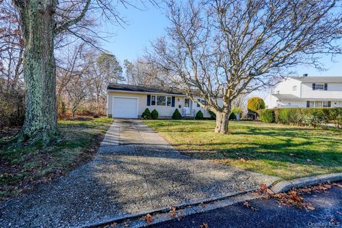 170 Sugarwood Ln, Central Islip, NY, 11722-2508 | Card Image