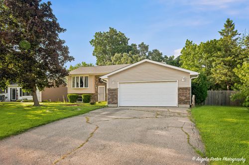2494 Forest View Rd, Lindenhurst, IL, 60046-8718 | Card Image
