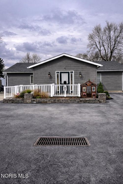 222 Center St, Findlay, OH, 45840-4829 | Card Image