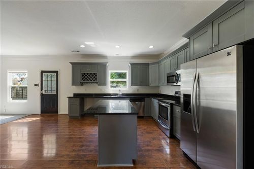 8448 Old Ocean View Rd, Norfolk, VA, 23518-2522 | Card Image