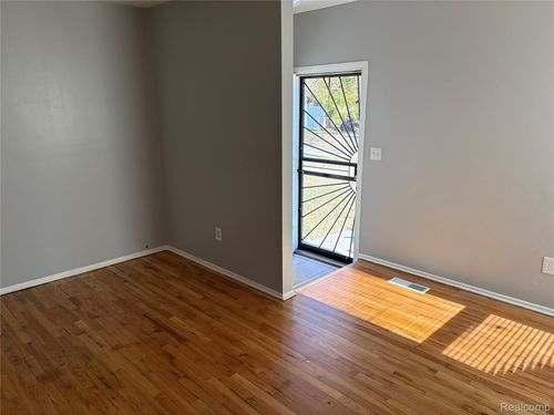 1510 S River Park Dr, Inkster, MI, 48141-1915 | Card Image