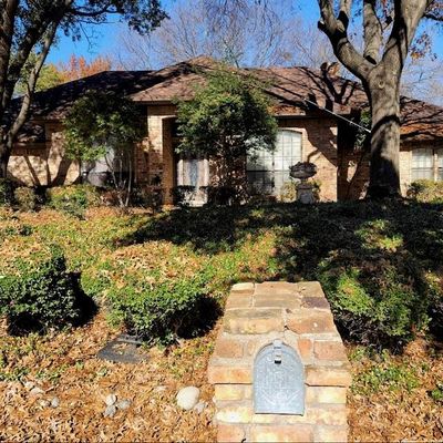 1353 Meriweather Place, House other with 3 bedrooms, 3 bathrooms and null parking in Desoto TX | Image 2