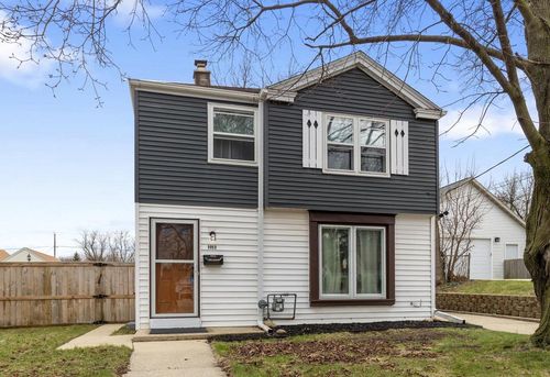 1913 E Eden Place, Saint Francis, WI, 53235 | Card Image