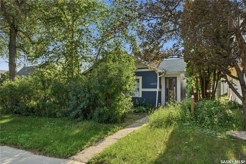 1015 J Avenue N, Saskatoon, SK, S7L2L3 | Card Image